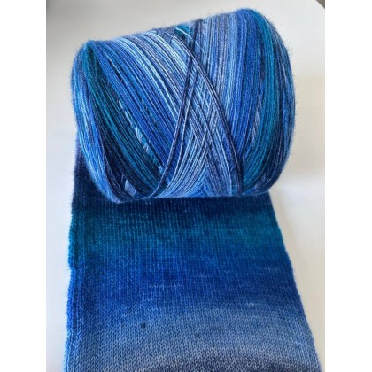   75%  меринос  25% Ра  арт. Calzetteria    4/16, 400 м/100г   градиент в синих тонах