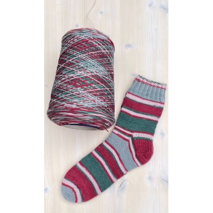   75%  меринос 25% Ра арт.  CALZETTERIA   пр-ль  FILATI VENEZIA   4/16, 400м/100г  новогодняя расцветка в красно-зелёных тонах 